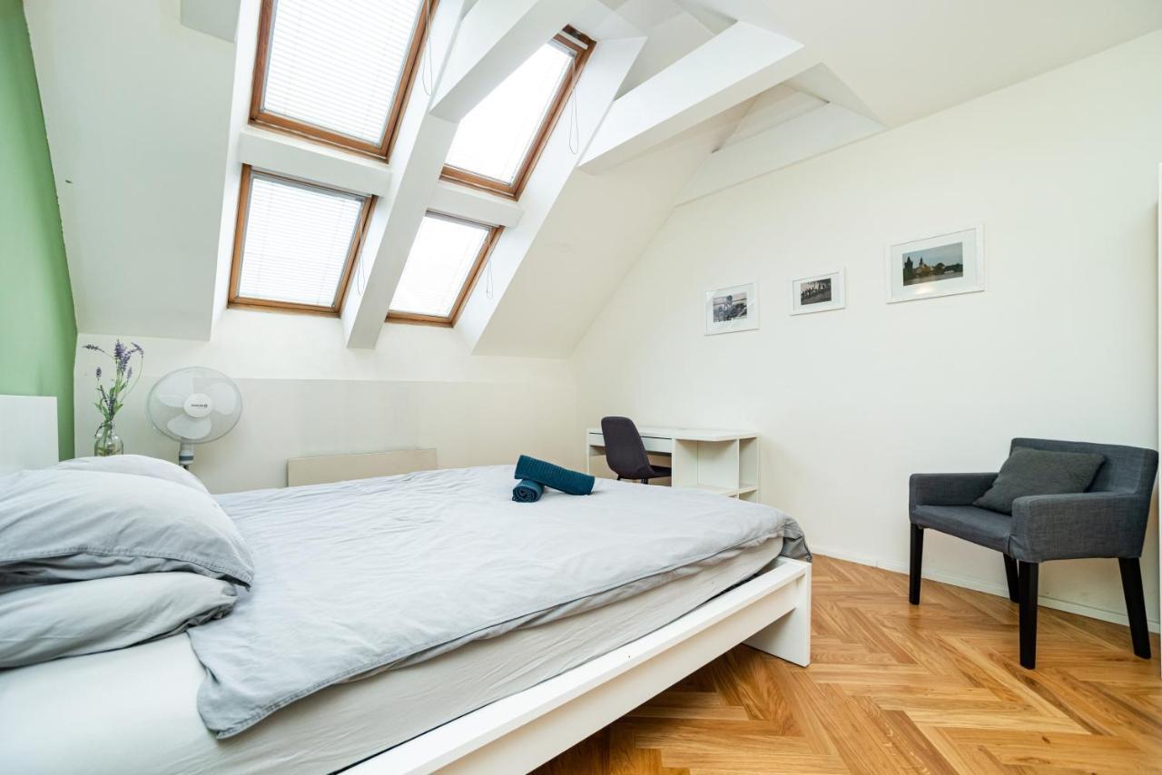 Central, Spacious, Modern 5 Bedrm Duplex W/Balcony Πράγα Εξωτερικό φωτογραφία