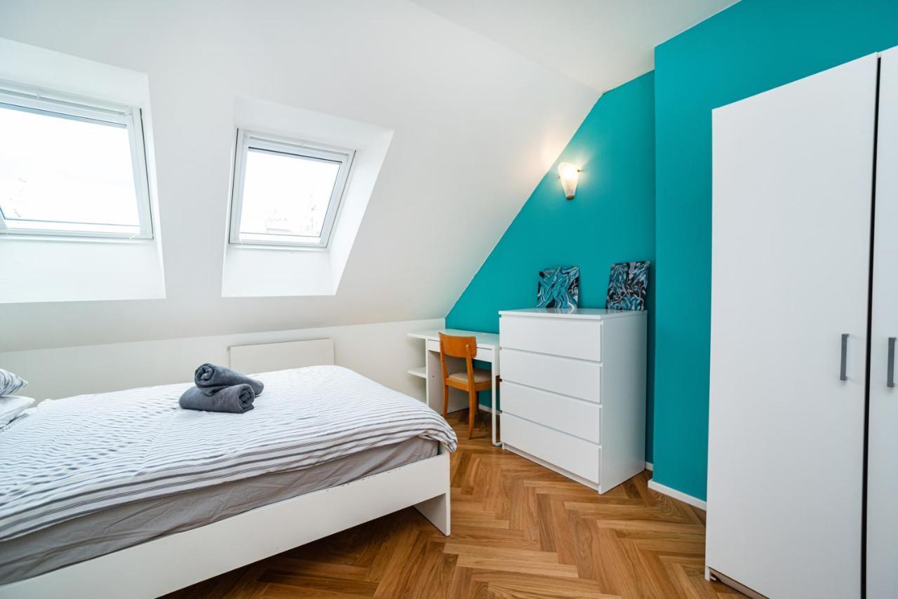 Central, Spacious, Modern 5 Bedrm Duplex W/Balcony Πράγα Εξωτερικό φωτογραφία