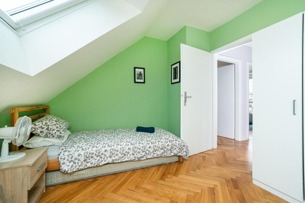 Central, Spacious, Modern 5 Bedrm Duplex W/Balcony Πράγα Εξωτερικό φωτογραφία
