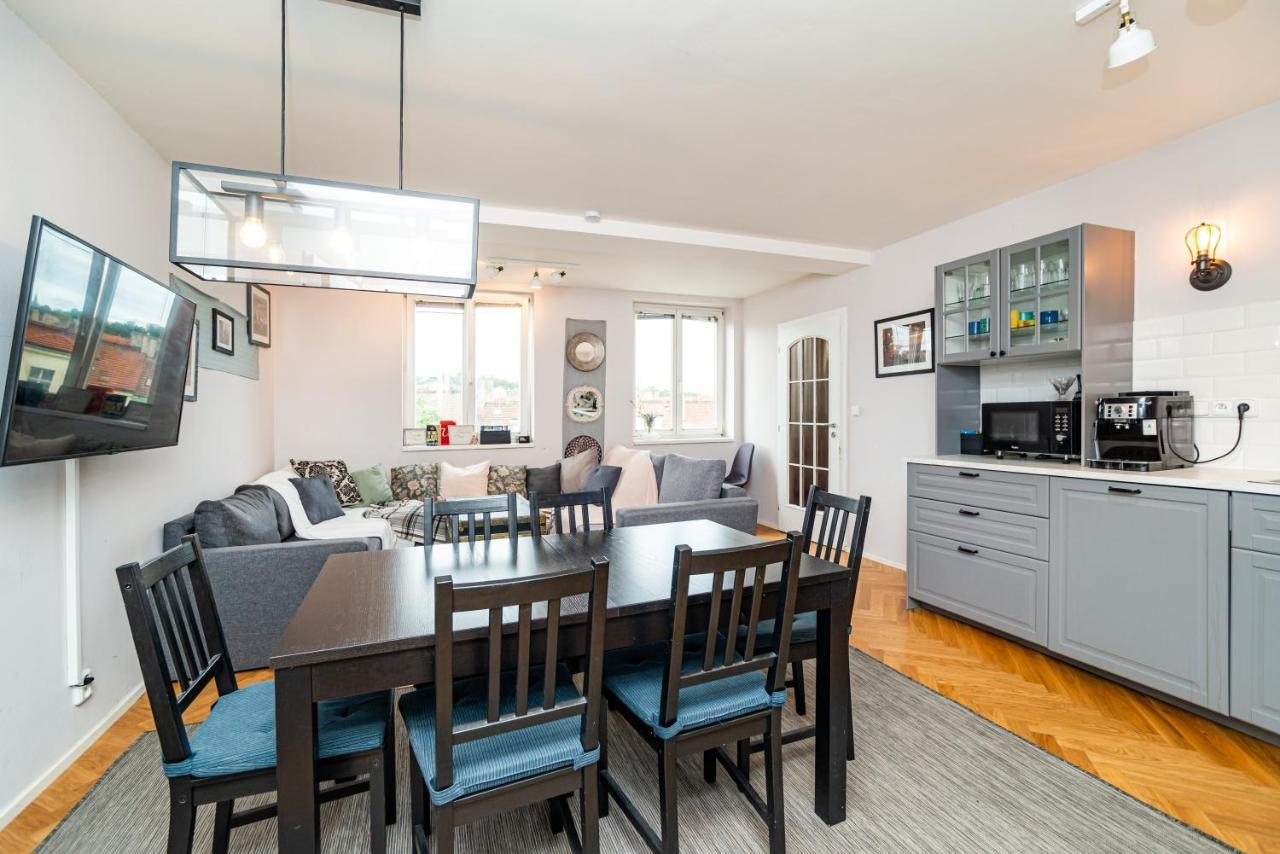 Central, Spacious, Modern 5 Bedrm Duplex W/Balcony Πράγα Εξωτερικό φωτογραφία