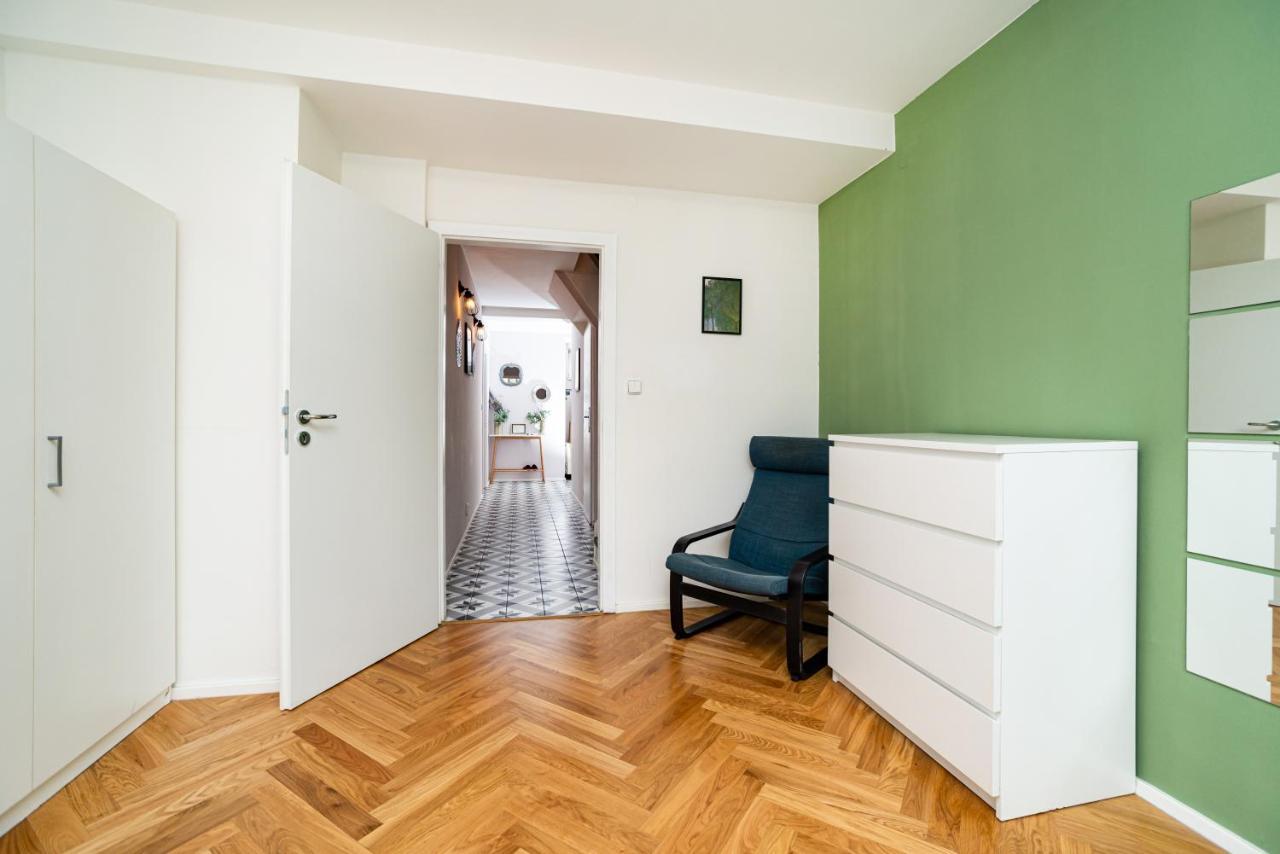 Central, Spacious, Modern 5 Bedrm Duplex W/Balcony Πράγα Εξωτερικό φωτογραφία