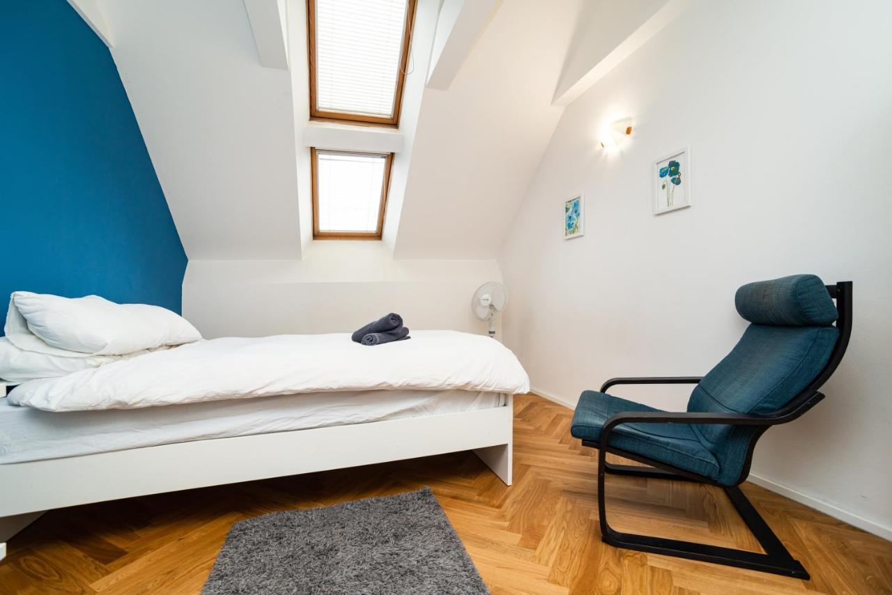 Central, Spacious, Modern 5 Bedrm Duplex W/Balcony Πράγα Εξωτερικό φωτογραφία