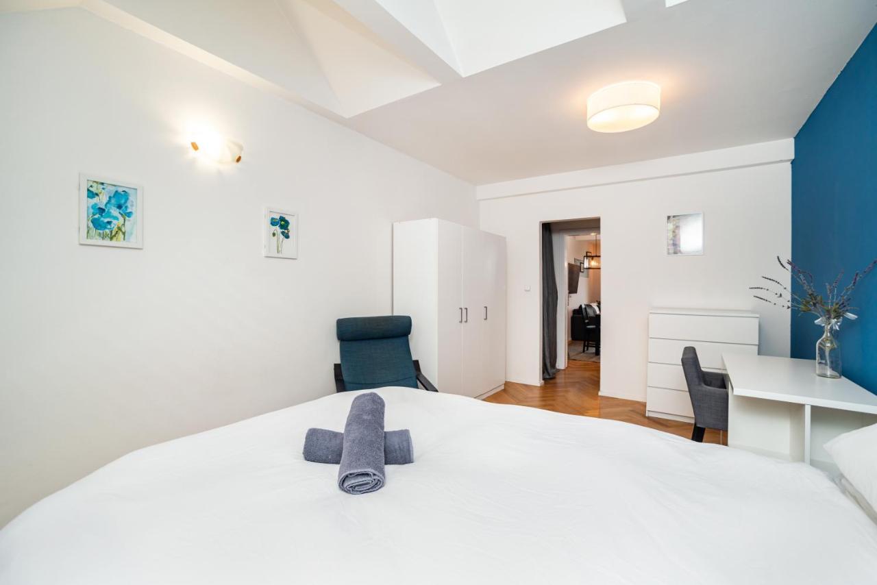 Central, Spacious, Modern 5 Bedrm Duplex W/Balcony Πράγα Εξωτερικό φωτογραφία
