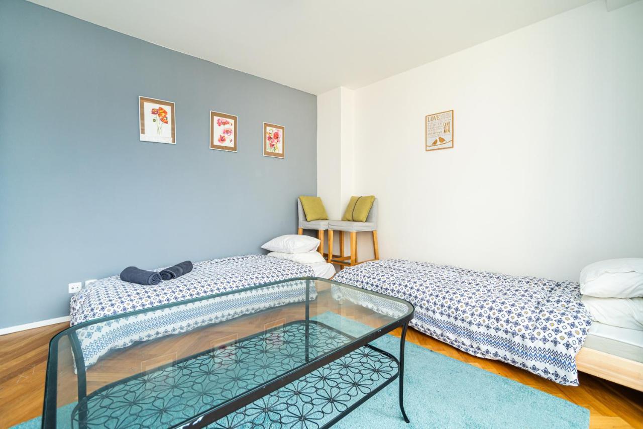 Central, Spacious, Modern 5 Bedrm Duplex W/Balcony Πράγα Εξωτερικό φωτογραφία