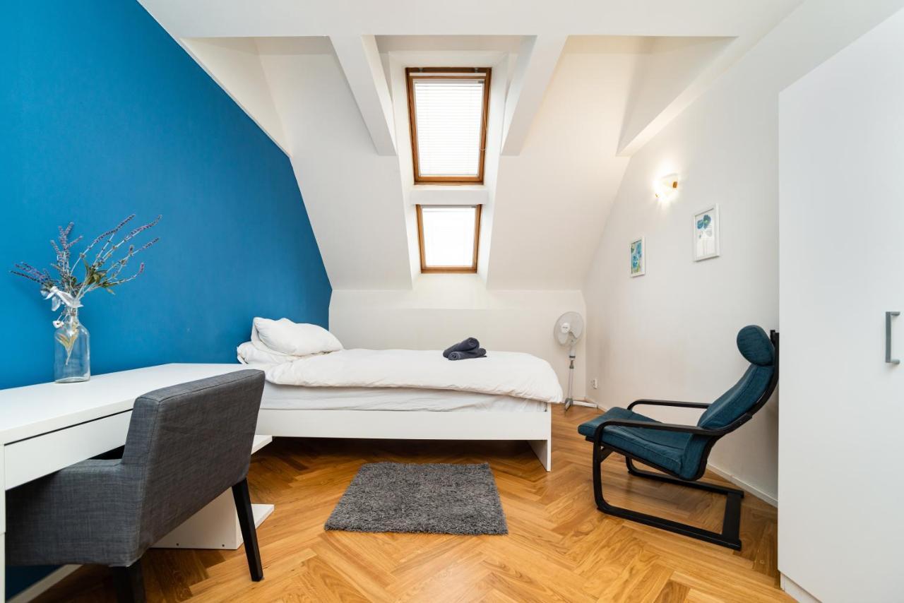 Central, Spacious, Modern 5 Bedrm Duplex W/Balcony Πράγα Εξωτερικό φωτογραφία